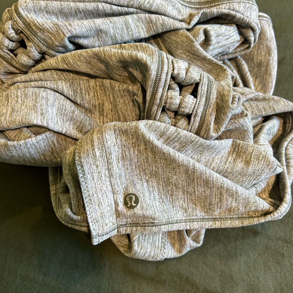 Lululemon infinity scarf